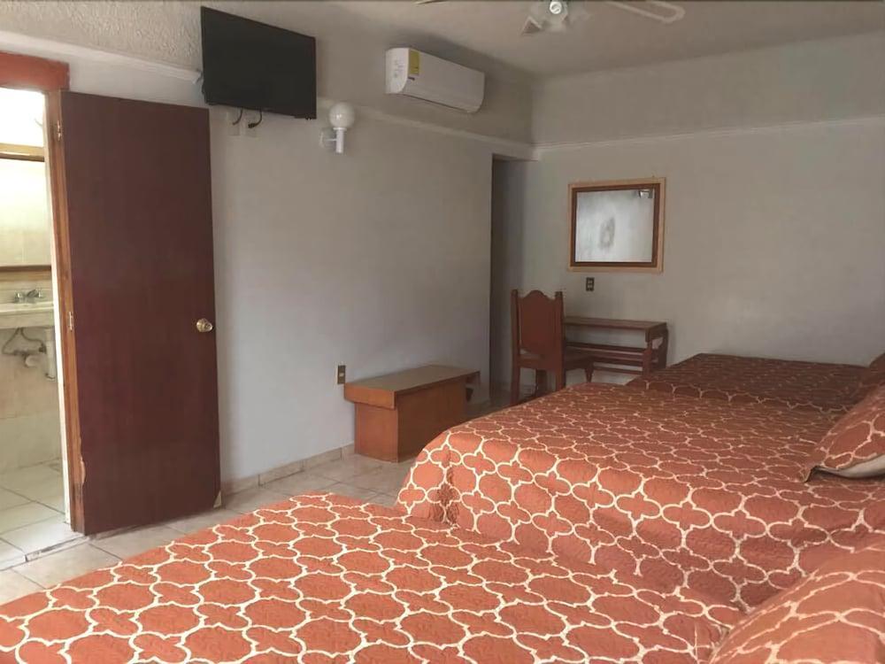 Hotel Riviera San Juan de los Lagos Bagian luar foto